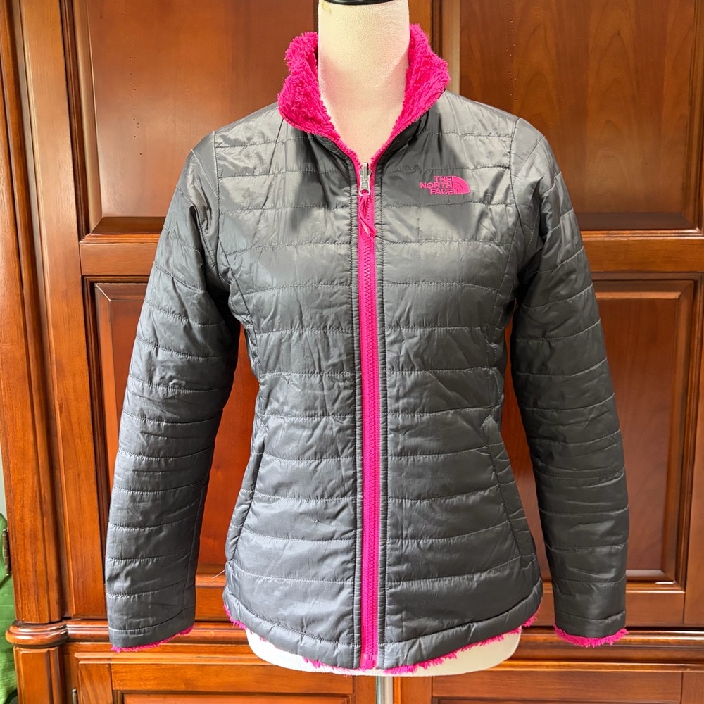 North Face reversible medium weight gray&magenta zip up coat Sz14/16 (girls)